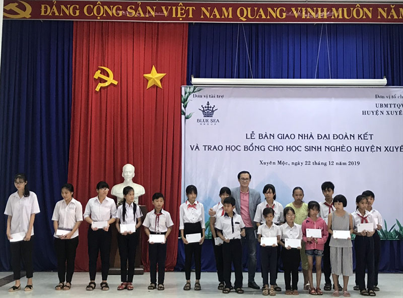 Blue Sea Group bàn giao nhà Đại đoàn kết và trao học bổng cho học sinh nghèo vượt khó huyện Xuyên Mộc 